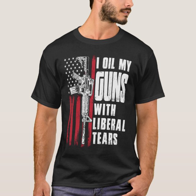 Camiseta Eu Oculto Minhas Armas Com Lágrimas Liberais Bande (Frente)