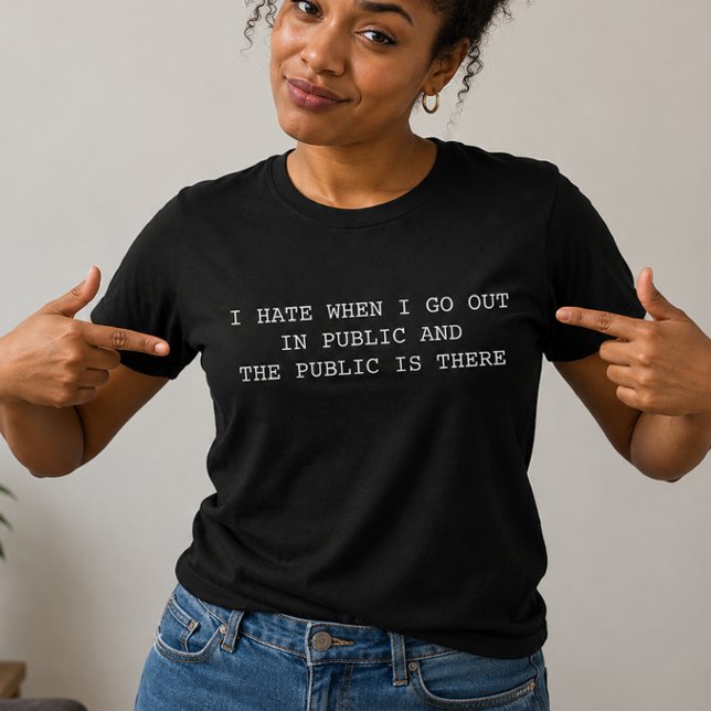 Camiseta Eu odeio quando saio em público e o público está l (Criador carregado)