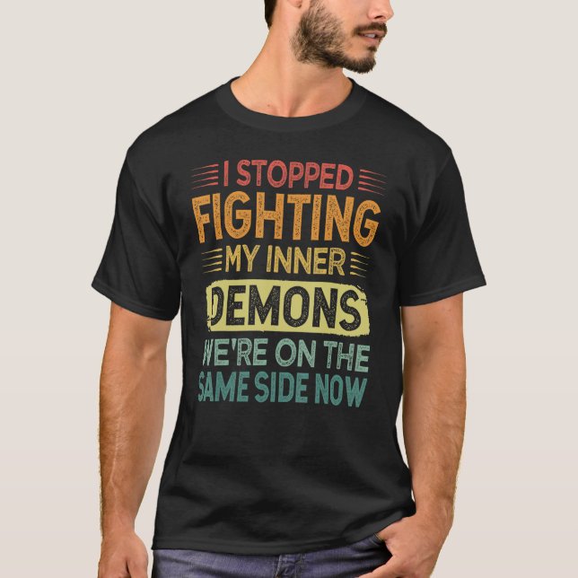 Camiseta Eu parei De Combater Meus Demônios Internos - Engr (Frente)
