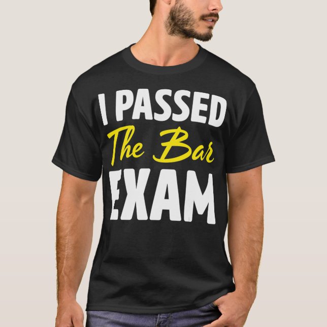 Camiseta Eu Passei No Bar Da Faculdade De Direito Engraçado (Frente)