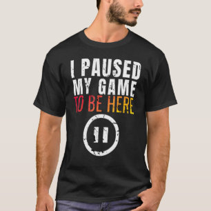 Camiseta Eu Pausar Meu Jogo para Estar Aqui Engraçado Sarcá