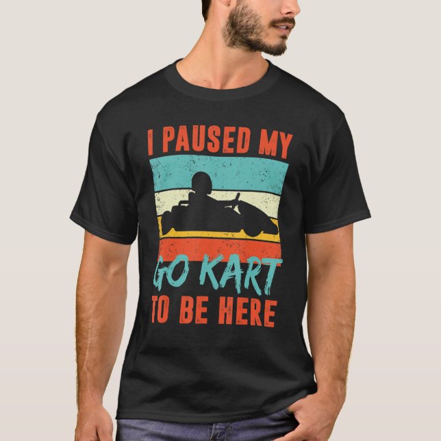Camiseta Eu pausei meu Go Kart para estar aqui retro Go Kar (Frente)