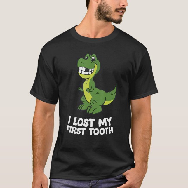 Camiseta Eu Perdi Meu Primeiro Dinossauro Para Crianças Den (Frente)