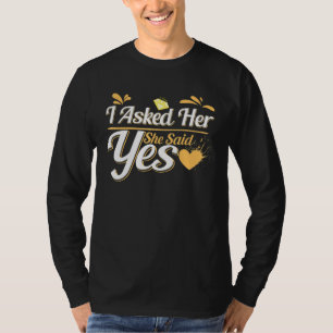 Camiseta Eu Perguntei A Ela E Ela Disse Sim Noivado Coraçõe