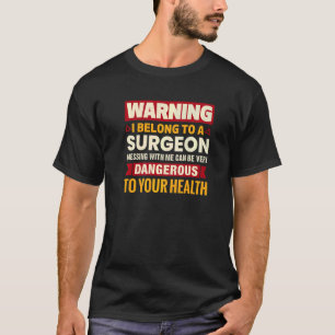Camiseta Eu Pertenço A Um Namorada De Mulher Cirurgiã