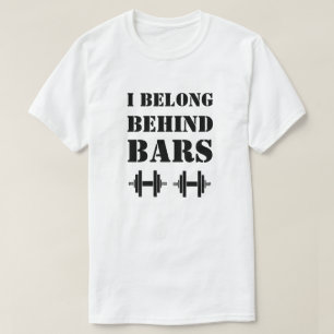 Camiseta EU PERTENÇO POR TRÁS DOS BARES Citação Engraç