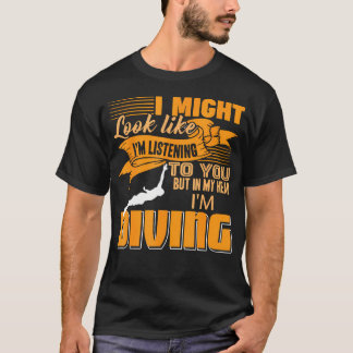 Camiseta Eu Posso Parecer Que Estou Ouvindo Mas Na Verdade