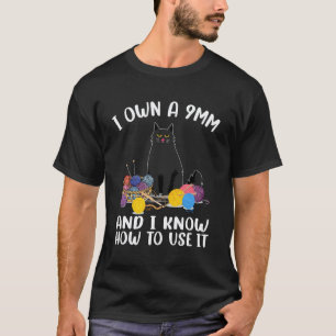 Camiseta Eu Possuo Uma 9MM e Sei Como Usar Gato de Crochê