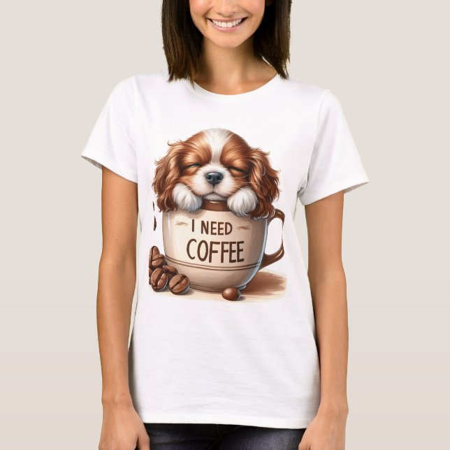 CAMISETA EU PRECISO DE CAFÉ E UM CÃO CAVALIER KING CHARLES (Frente)