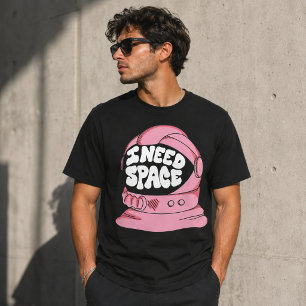 Camiseta Eu Preciso de Espaço Capacete de Astronauta Rosa R