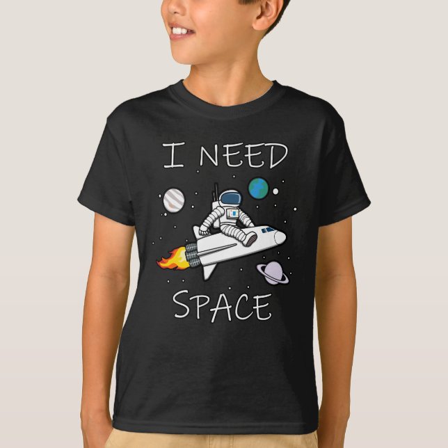 Camiseta Eu Preciso de Espaço Design Astronauta Engraçado (Frente)