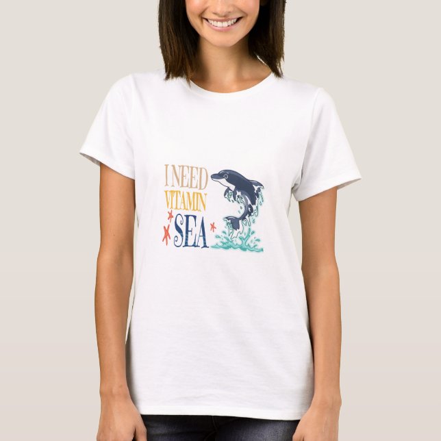 Camiseta Eu Preciso do Mar de Vitamina Funny Orca Golfinho  (Frente)
