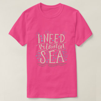 Camiseta Eu preciso o t-shirt do mar da vitamina
