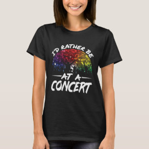Camiseta Eu Preferencialmente em um concerto