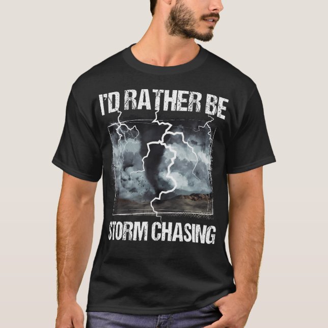 Camiseta Eu Preferencialmente Estar Perseguindo Tempestade  (Frente)