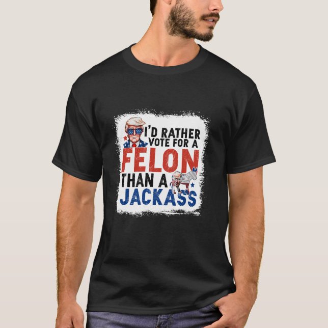 Camiseta Eu Preferencialmente Votar Por Um Felon Do Que Um  (Frente)