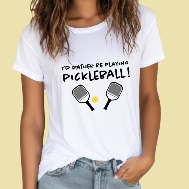 Camiseta Eu Preferiria Estar Jogando Pickleball Nome Person (I'd Rather Be Playing Pickleball Custom Name White T-Shirt)