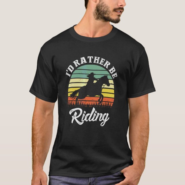 Camiseta Eu Preferiria Estar Montando Cavalos Sunset Riding (Frente)