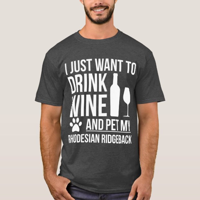 Camiseta Eu quero beber vinho e acariciar cães Ridgeback da (Frente)