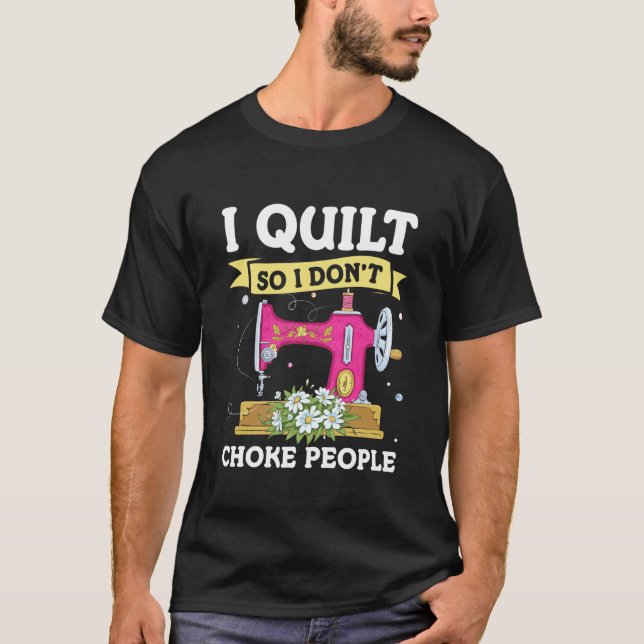 Camiseta Eu Quilto Para Não Estrangular as Pessoas Funny Qu (Frente)