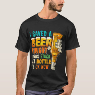 Camiseta Eu Salvei Uma Cerveja Esta Noite Estava Engraçada 