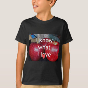 Camiseta "Eu Sei O Que Eu Amo" - Design Apple Themed