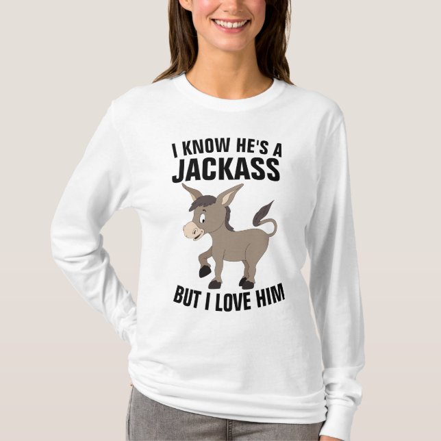Camiseta EU SEI QUE ELE É UM JACKASS, MAS EU O AMO T-Shirts (Frente)