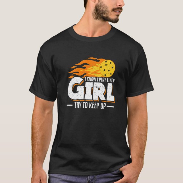 Camiseta Eu Sei Que Eu Brinco Como Uma Garota Tentando Cont (Frente)