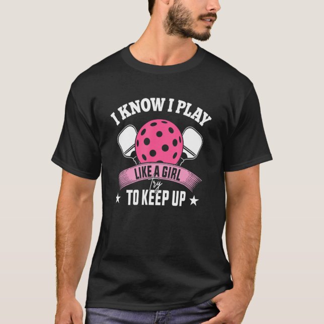 Camiseta Eu Sei Que Eu Toco Como Uma Garota Tentando Contin (Frente)