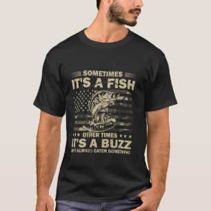 Camiseta Eu Sempre Pego Algo Engraçado Pescando Pescador F