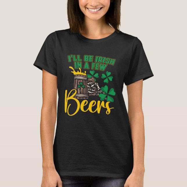 Camiseta Eu serei Irlandês Em Poucas Cervejas Bebendo Ruas  (Frente)
