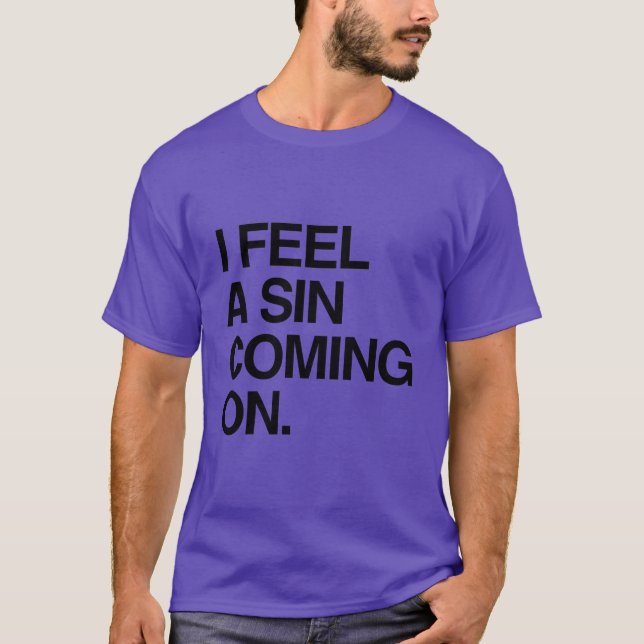 CAMISETA EU SINTO UM PECADO CHEGANDO (Frente)