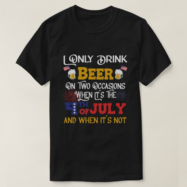 Camiseta Eu Só Bebo Cerveja Em Duas Ocasiões - 4 De Julho B (Frente do Design)