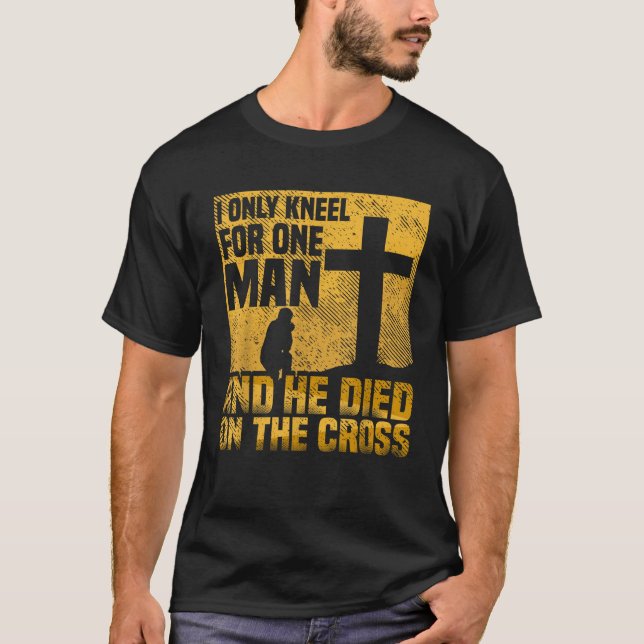 Camiseta Eu Só Conheço Um Homem Através Do Cristo Da Igreja (Frente)