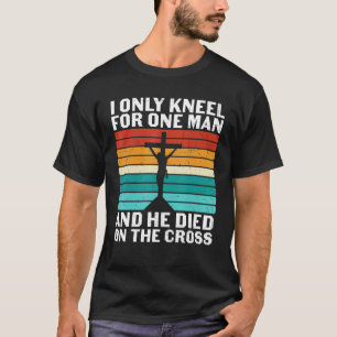 Camiseta Eu Só Conheço Um Homem E Ele Morreu Na Cruz