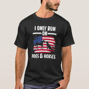 Camiseta Eu só corro em cães e cavalos equestriano Premium