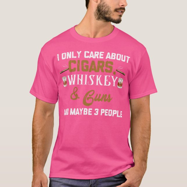 Camiseta Eu Só Me Importo Com Charutos Uísque Armas Charuto (Frente)