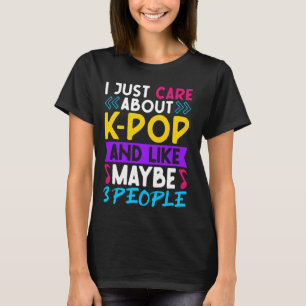 Camiseta Eu Só Me Preocupo Com O K-Pop E Talvez 3 Pessoas
