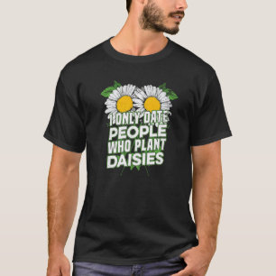 Camiseta Eu Só Namoro Pessoas Que Plantam Margaridas Jardi