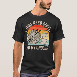 Camiseta Eu Só Preciso Café E Meu Amante De Crochê Tricotan