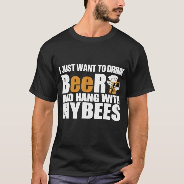 Camiseta Eu Só Quero Beber Cerveja Com Minhas Abelhas. (Frente)
