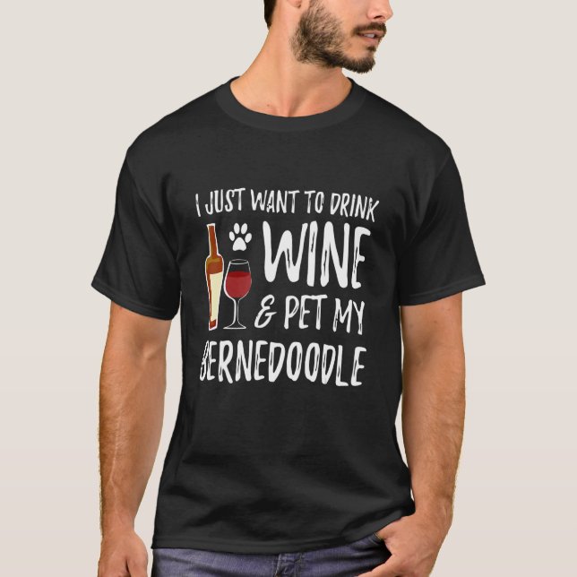 Camiseta Eu Só Quero Beber Vinho E Comer Meu Berneodle (Frente)