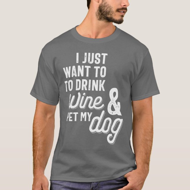 Camiseta Eu só quero beber vinho e comer meu cachorro (Frente)