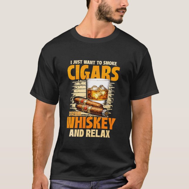 Camiseta Eu Só Quero Fumar Charutos Beber Whisky (Frente)
