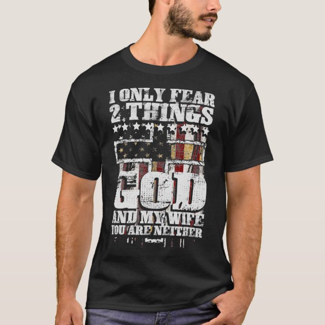 Camiseta Eu Só Receio Duas Coisas Que Deus E Minha Esposa E (Frente)