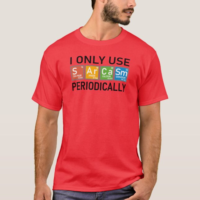 Camiseta Eu Só Uso Sarcasmo Periodicamente rapaz (Frente)