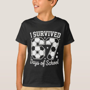 Camiseta Eu Sobrevivi 67 Dias De Escola Fã De Futebol Stu