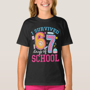 Camiseta Eu Sobrevivi 67 Dias de Escola Meme Seis Sete Prof