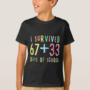 Camiseta Eu Sobrevivi a 67 + 33 Dias De Escola Matemática d
