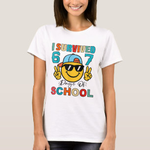 Camiseta Eu Sobrevivi a 67 Dias de Escola Engraçado 67 Meme